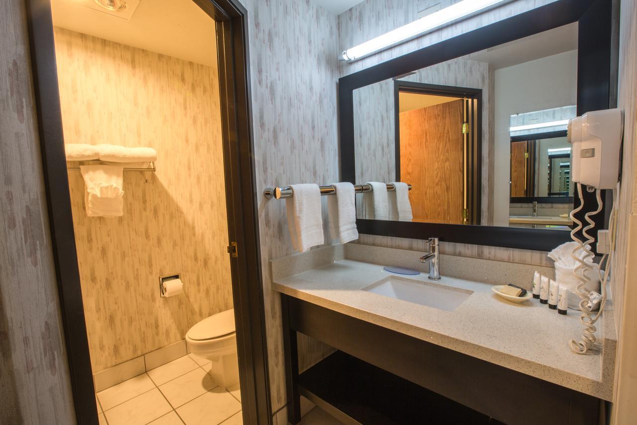 Bridgeway Inn & Suites - Portland Airport Грешем Экстерьер фото